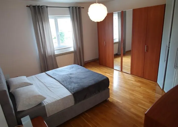 Διαμέρισμα Flora